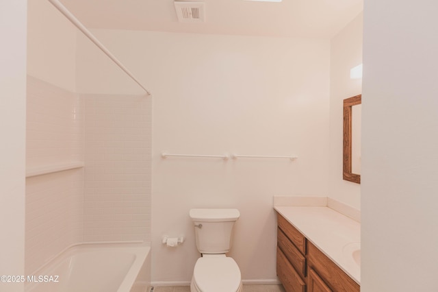 full bathroom featuring shower / bathtub combination, toilet, vanity, visible vents, and baseboards