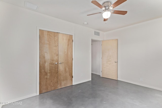 unfurnished bedroom featuring finished concrete flooring, baseboards, a closet, and a ceiling fan