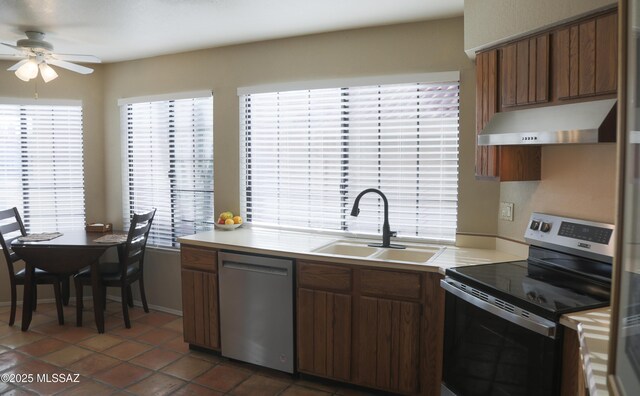 bedroom featuring visible vents, vaulted ceiling, baseboards, and ensuite bathroom