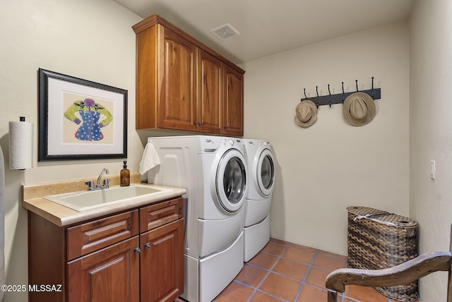 laundry area with sink, cabinets, independent washer and dryer, and light tile patterned flooring