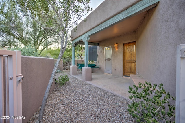 view of yard with a patio area