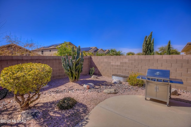 view of yard featuring a patio