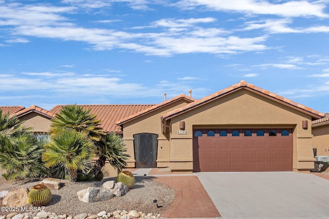 view of front facade with a garage