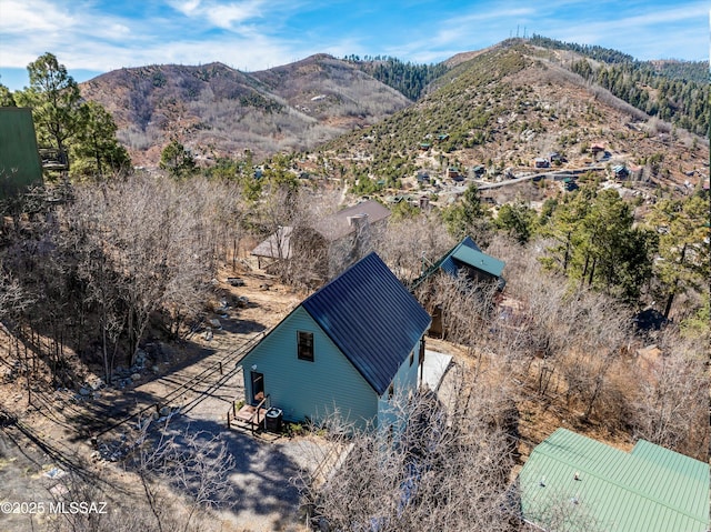 bird's eye view featuring a mountain view