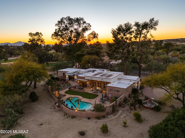 view of aerial view at dusk