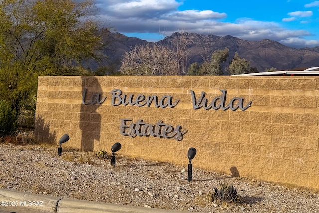 community sign featuring a mountain view