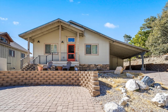 view of front facade with a carport and driveway