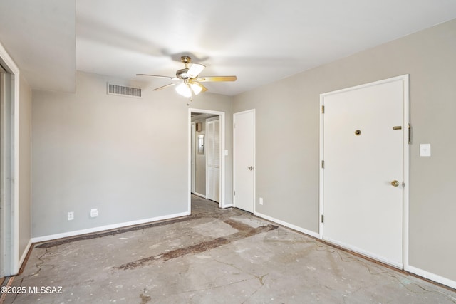 unfurnished room featuring baseboards, visible vents, and a ceiling fan