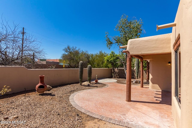 view of yard featuring a patio