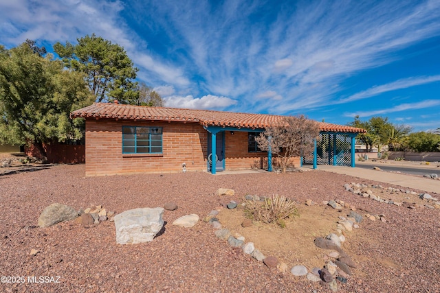 view of front of house featuring a carport