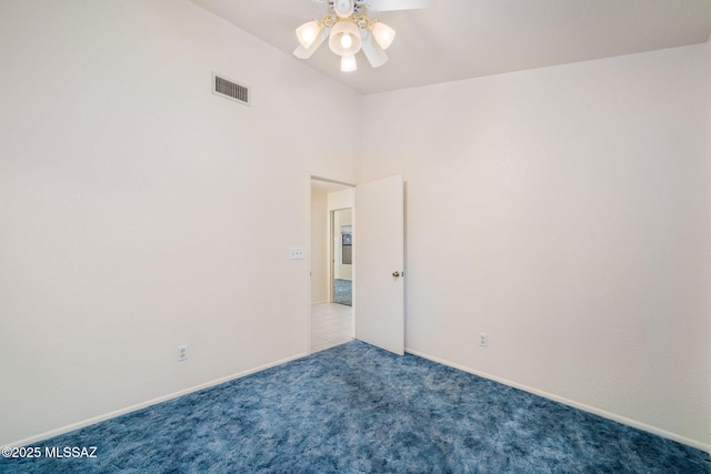 carpeted empty room featuring ceiling fan