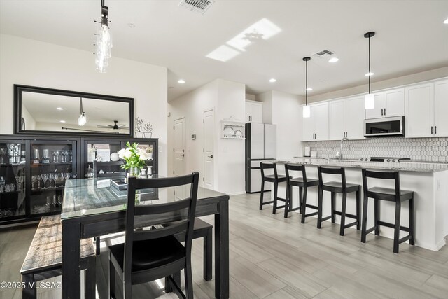 dining area featuring recessed lighting, visible vents, ceiling fan, and light wood-style flooring