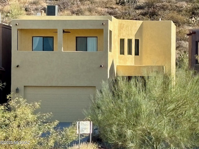 view of front facade featuring a garage