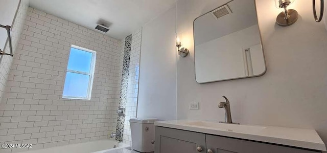 bathroom with vanity and tiled shower / bath