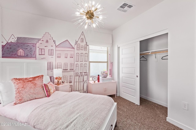 carpeted bedroom with a notable chandelier, visible vents, baseboards, and a closet