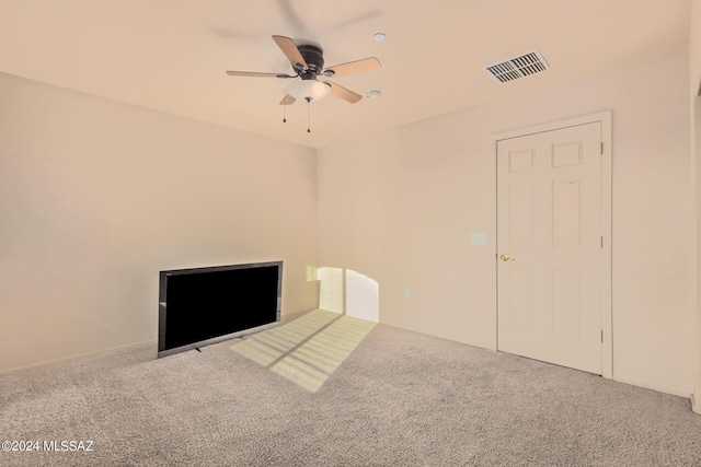 carpeted spare room featuring ceiling fan