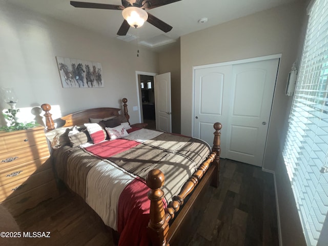 bedroom with dark wood-type flooring, ceiling fan, and a closet