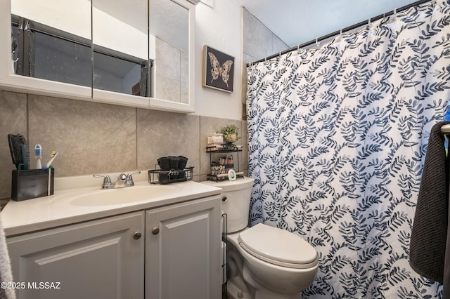 full bathroom featuring toilet, vanity, tile walls, backsplash, and a shower with curtain