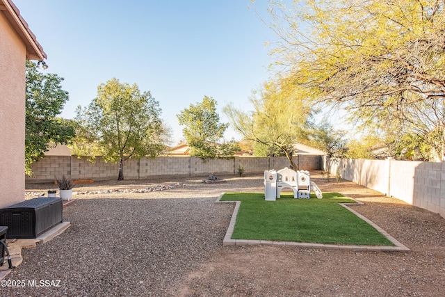 view of yard featuring a fenced backyard