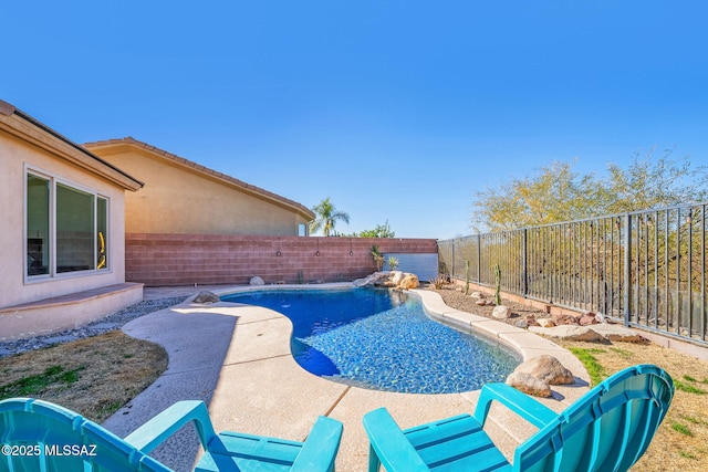 view of swimming pool