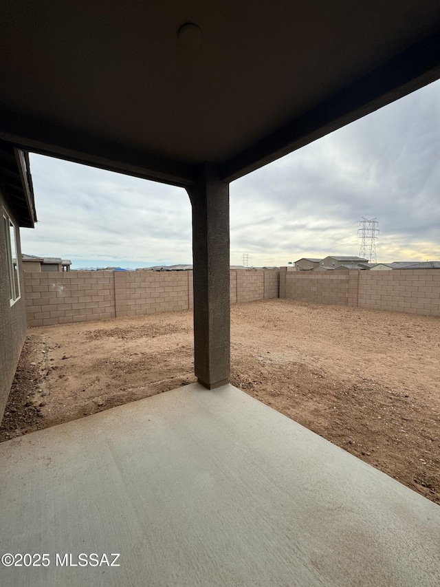 view of yard featuring a patio area