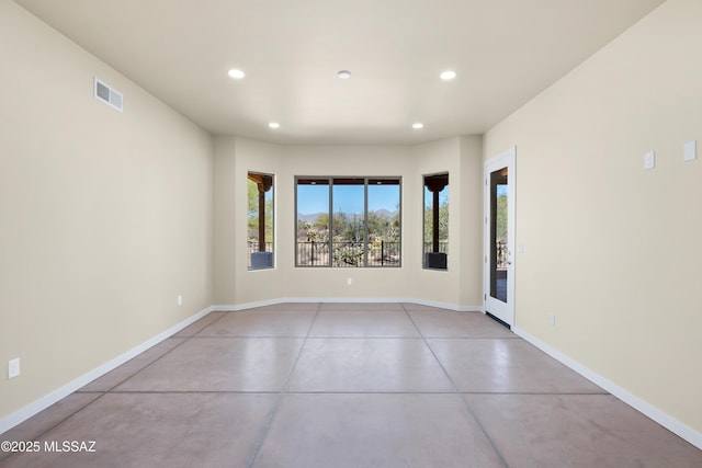 empty room with concrete flooring, baseboards, visible vents, and recessed lighting