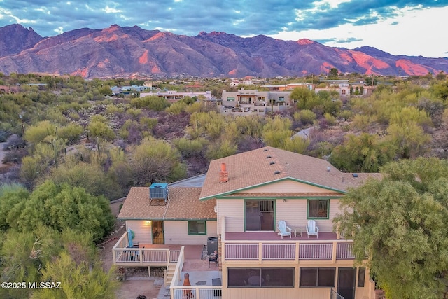 bird's eye view featuring a mountain view