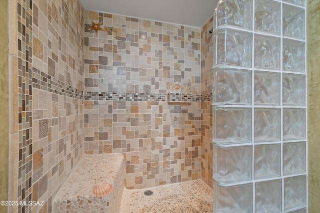 full bathroom featuring a tile shower