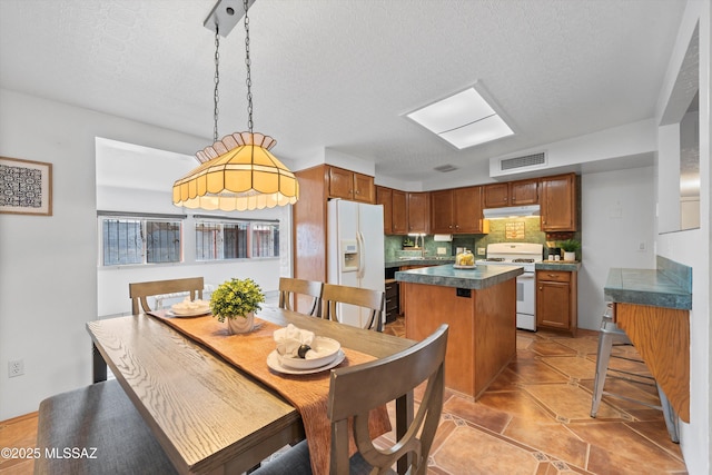 dining area with visible vents and a textured ceiling