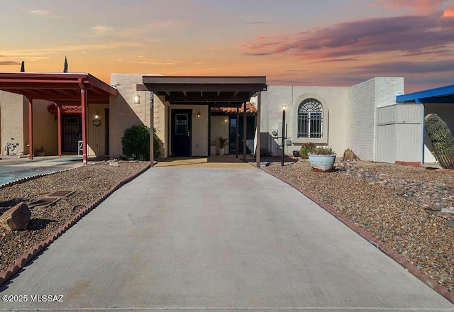 view of front of property featuring stucco siding