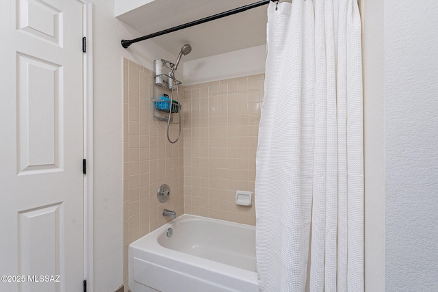 bathroom with shower / tub combo with curtain