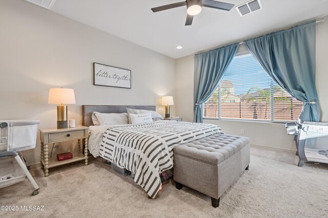 living area featuring light wood finished floors, baseboards, visible vents, and recessed lighting