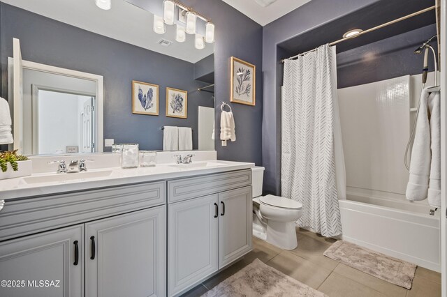 bedroom featuring light carpet, baseboards, visible vents, ceiling fan, and a closet