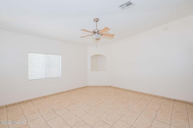 empty room with visible vents and ceiling fan