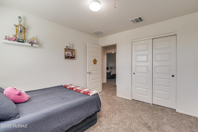 laundry room featuring laundry area, light tile patterned floors, baseboards, visible vents, and washer and clothes dryer