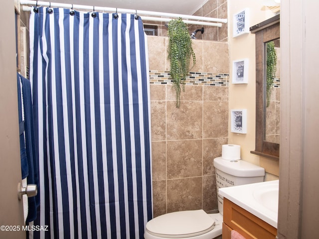 bathroom with toilet, a shower with curtain, and vanity