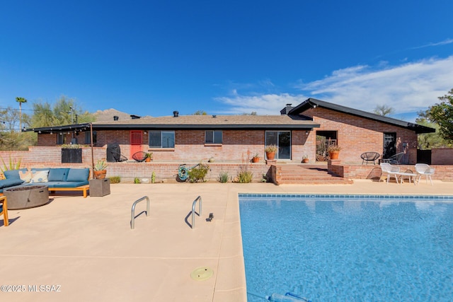 view of swimming pool featuring an outdoor living space, a patio area, and a fenced in pool