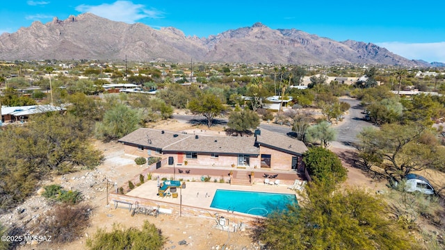 bird's eye view featuring a mountain view