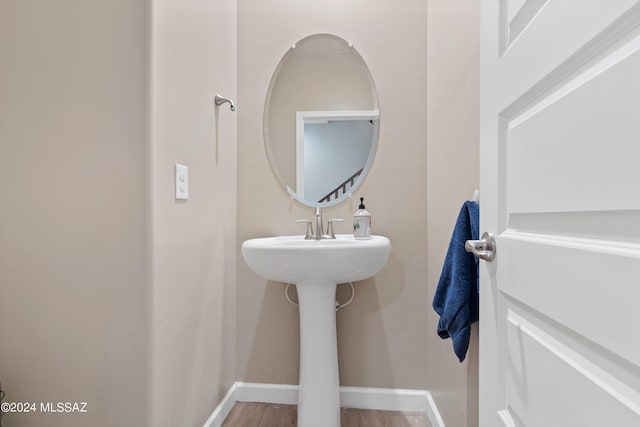 bathroom featuring wood finished floors and baseboards