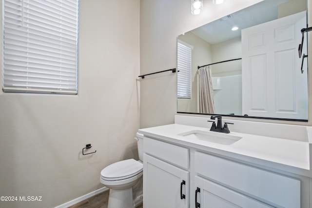 bathroom featuring curtained shower, toilet, visible vents, vanity, and baseboards