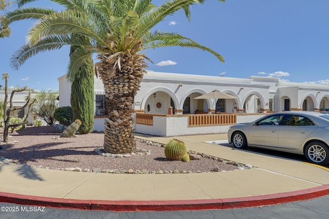 view of front of property featuring stucco siding