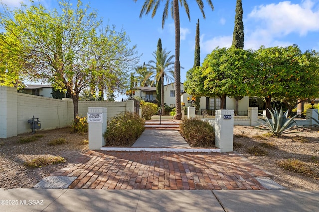 view of front facade with a fenced front yard