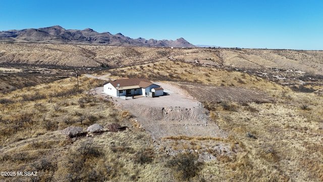 bird's eye view featuring a mountain view