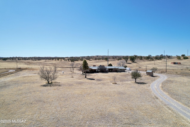 view of yard featuring a rural view