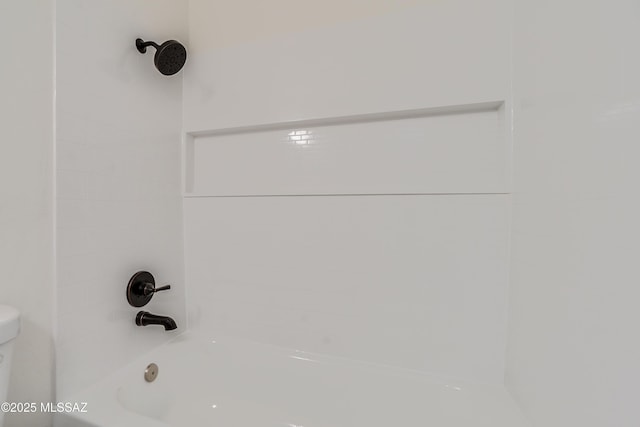 details with shower / bathing tub combination and toilet