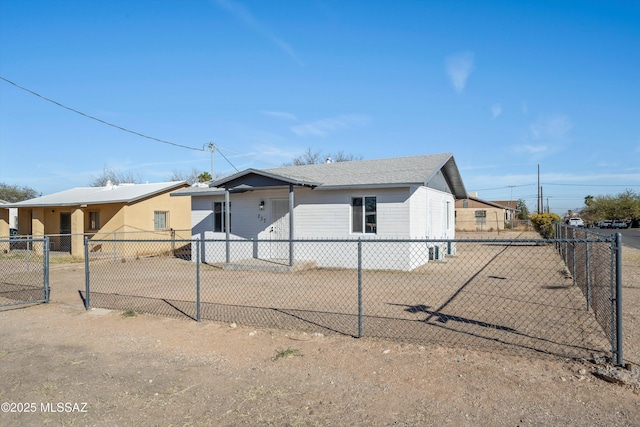 view of front of house with a fenced front yard