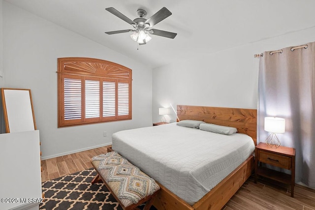 living area featuring light wood-style flooring, vaulted ceiling, baseboards, visible vents, and ceiling fan with notable chandelier