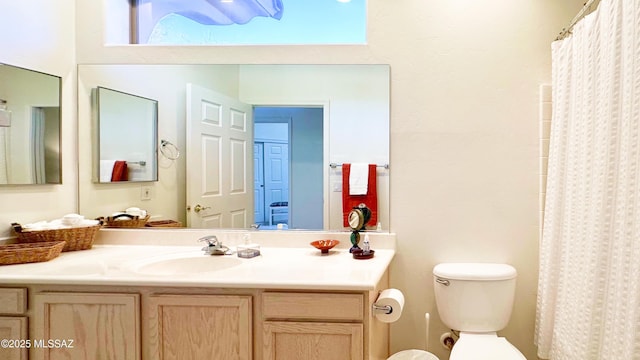 full bathroom with toilet, a shower with shower curtain, and vanity