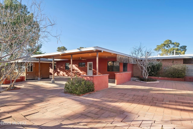 view of front of property featuring a patio area and ceiling fan