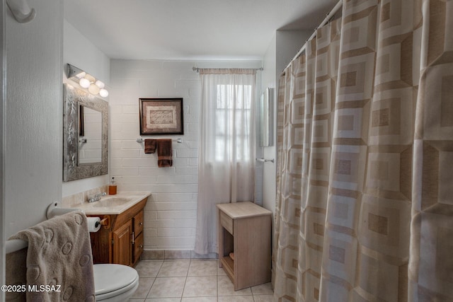 full bath featuring toilet, curtained shower, tile patterned flooring, and vanity